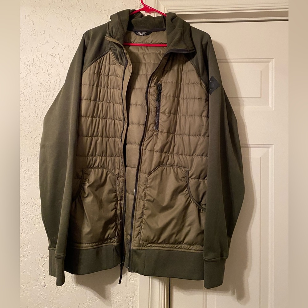 The North Face mens size xxl coat in used very good condition.